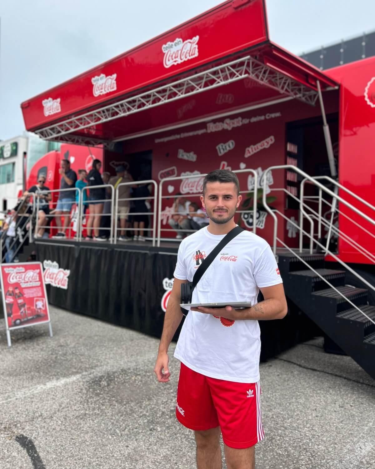 UNIKAT Promoterin bei der Coca-Cola Truck Tour